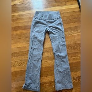 Gap Maternity Jeans, Gray Wash 2. Demi panel